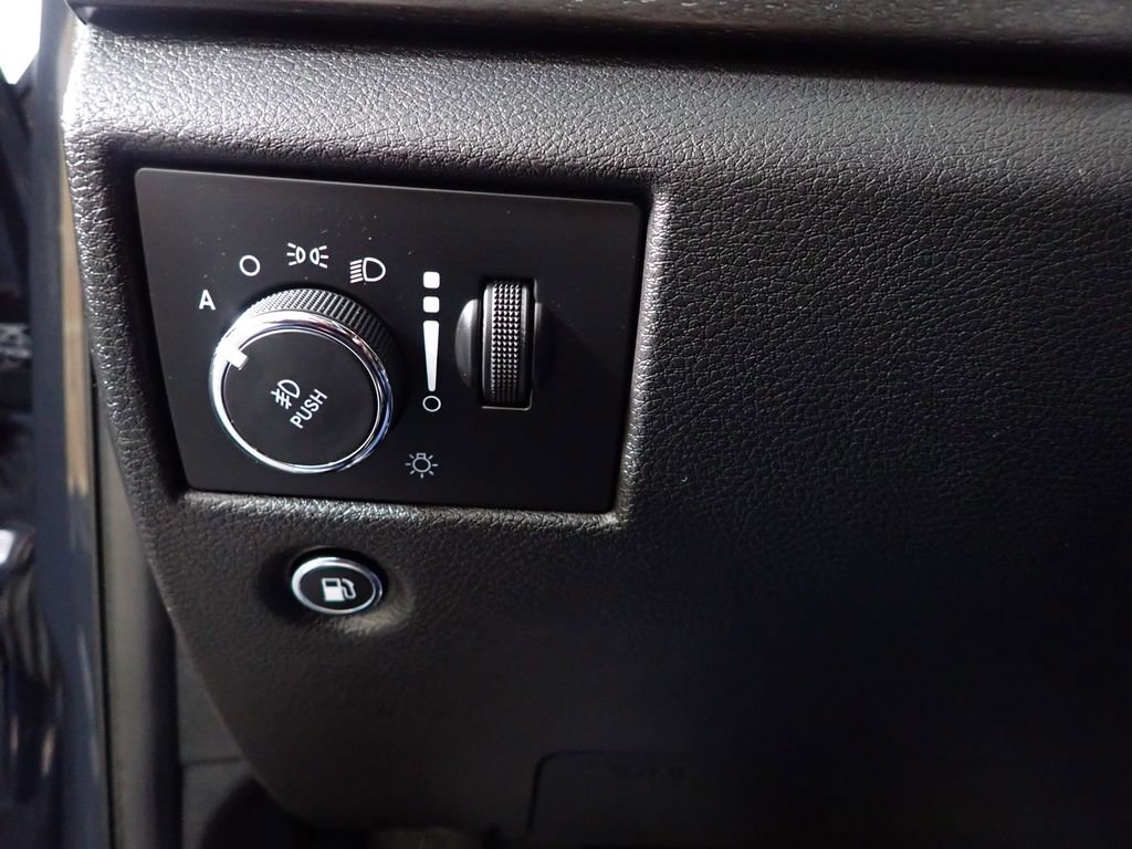 Used 2018 Jeep Grand Cherokee Altitude image 26