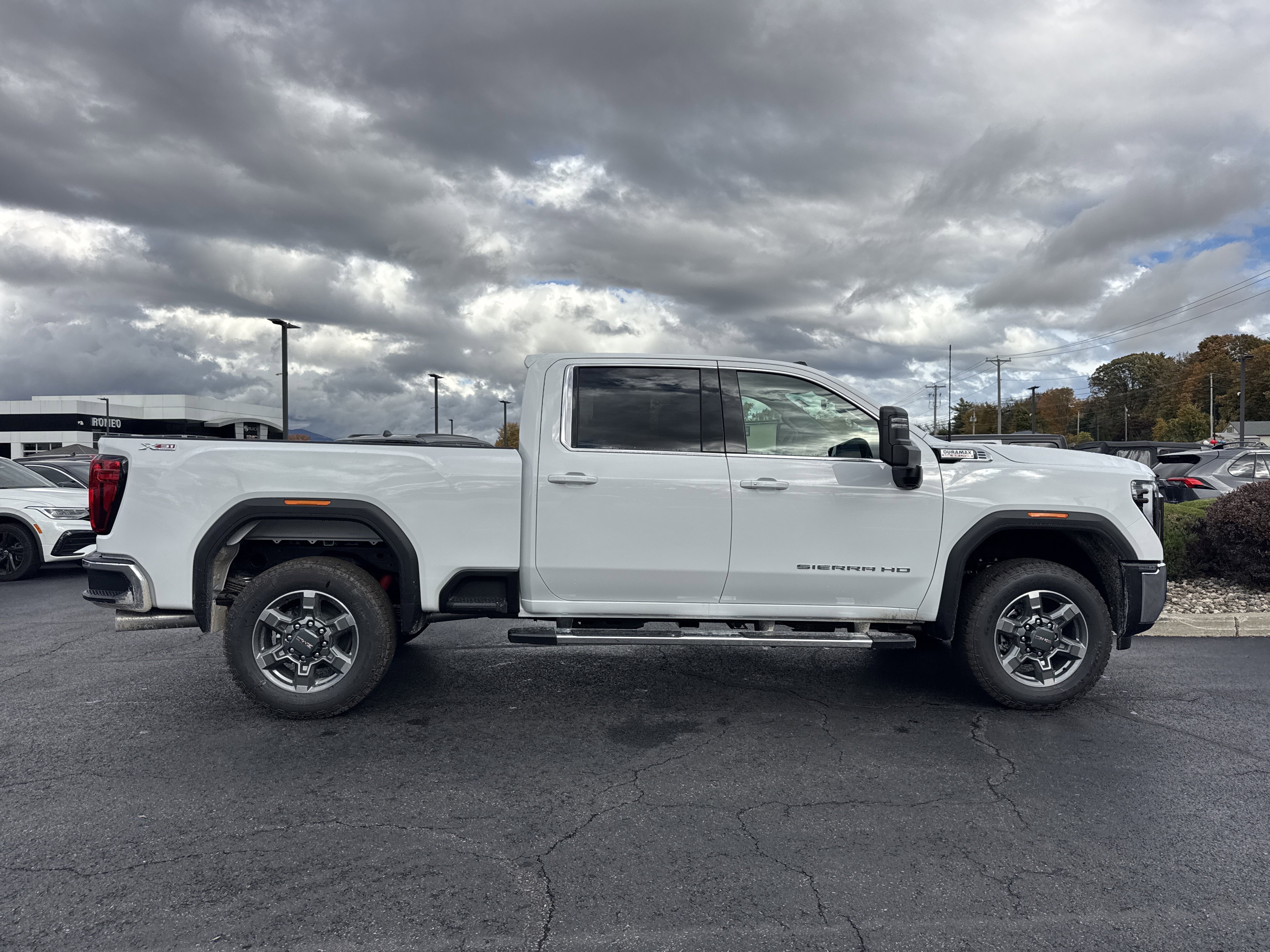 New 2026 GMC Sierra 2500 SLE w/ Preferred Package image 4