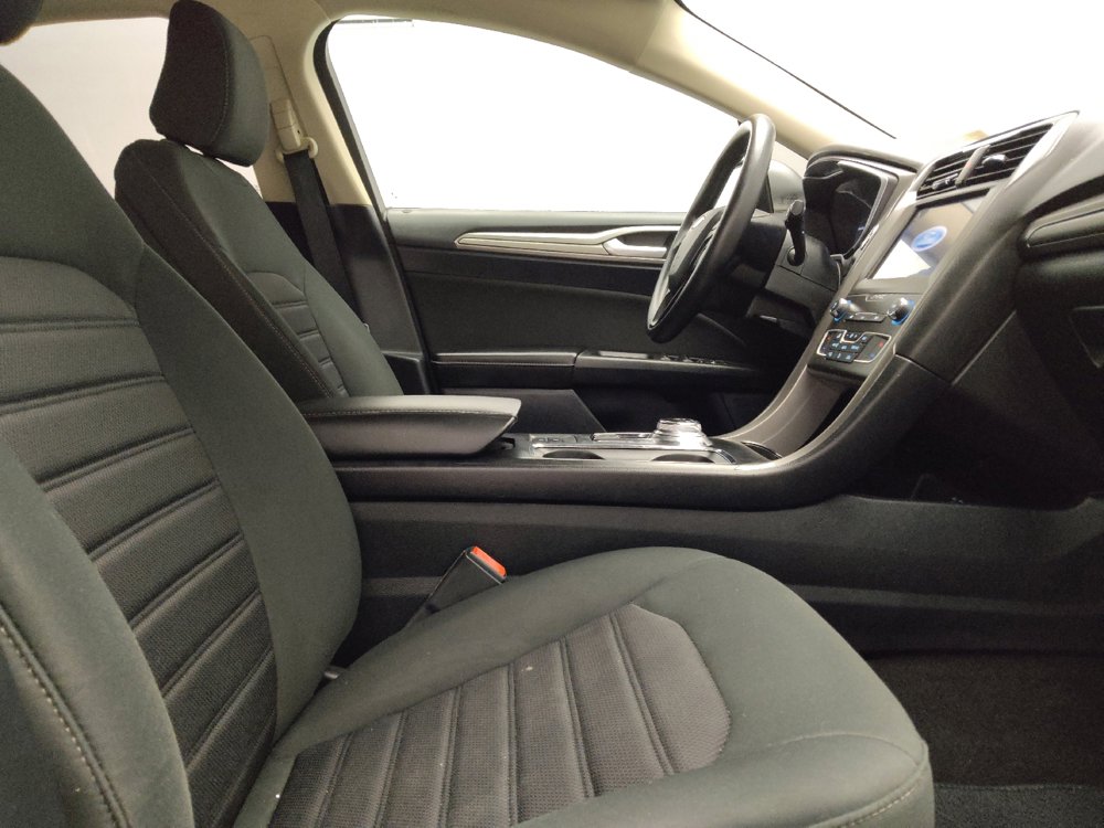 Used 2020 Ford Fusion SE FWD image 21