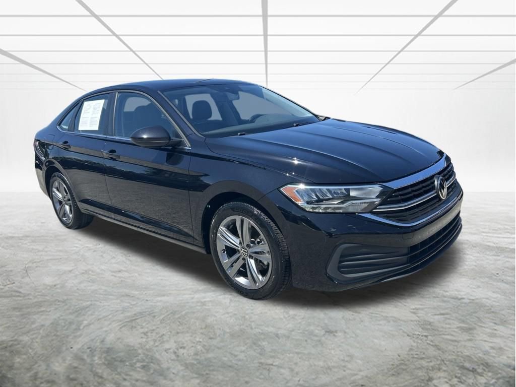 Used 2024 Volkswagen Jetta SE FWD image 2