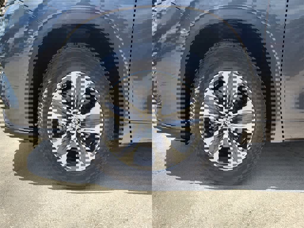 Used 2020 Toyota Highlander XLE image 5