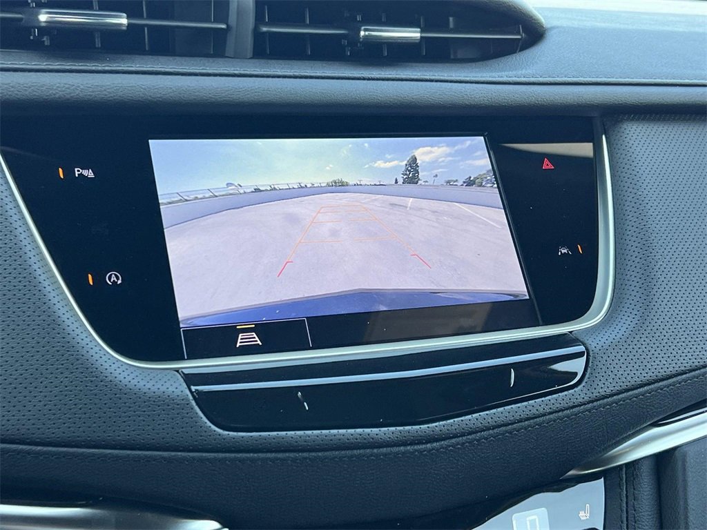 New 2025 Cadillac XT6 Luxury image 18