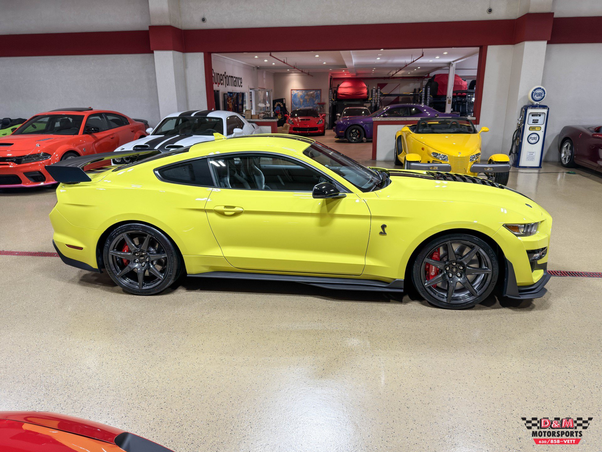 Used 2021 Ford Mustang Shelby GT500 w/ Carbon Fiber Track Pack RWD image 6