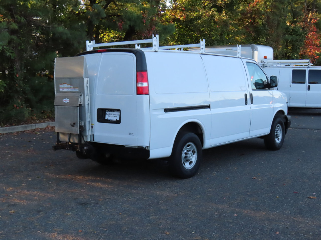 Used 2019 Chevrolet Express 3500 w/ Driver Convenience Package image 21