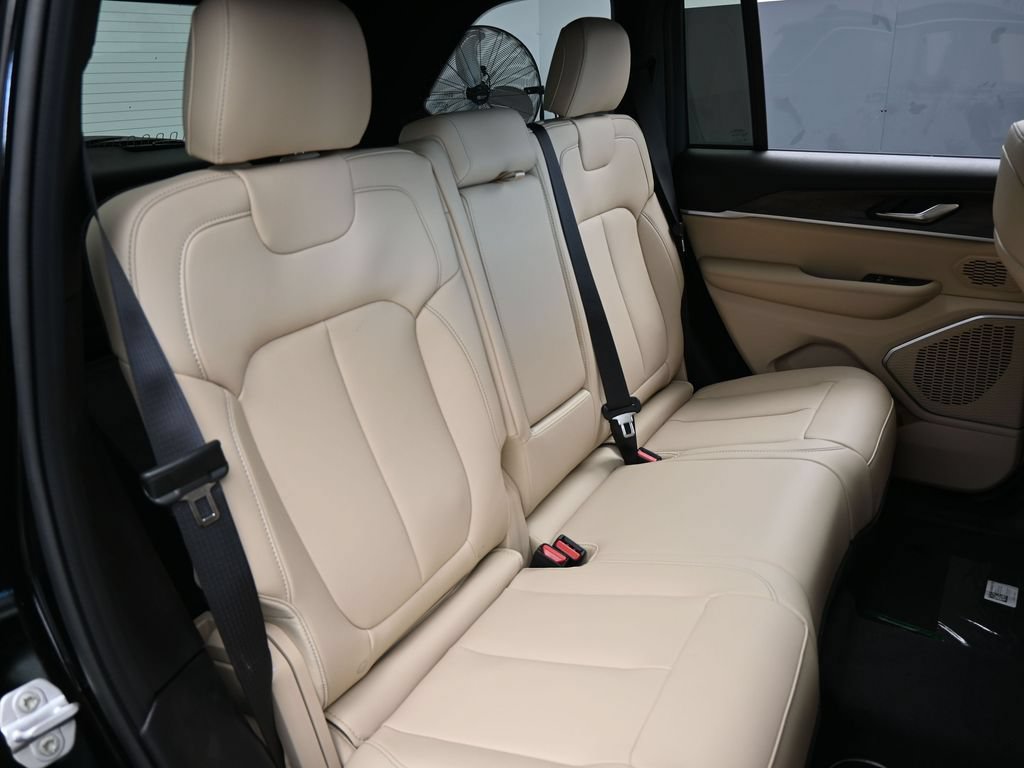 Used 2026 Jeep Grand Cherokee Limited RWD image 35