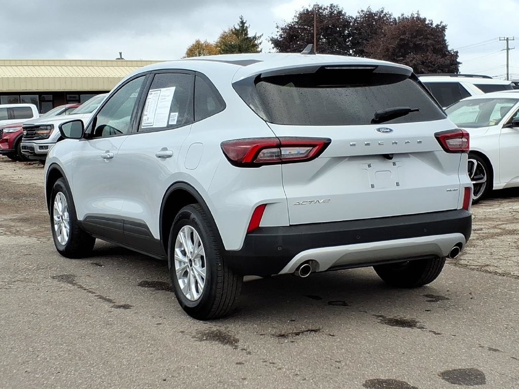 Used 2025 Ford Escape Active w/ Tech Pack #1 AWD/4WD image 3