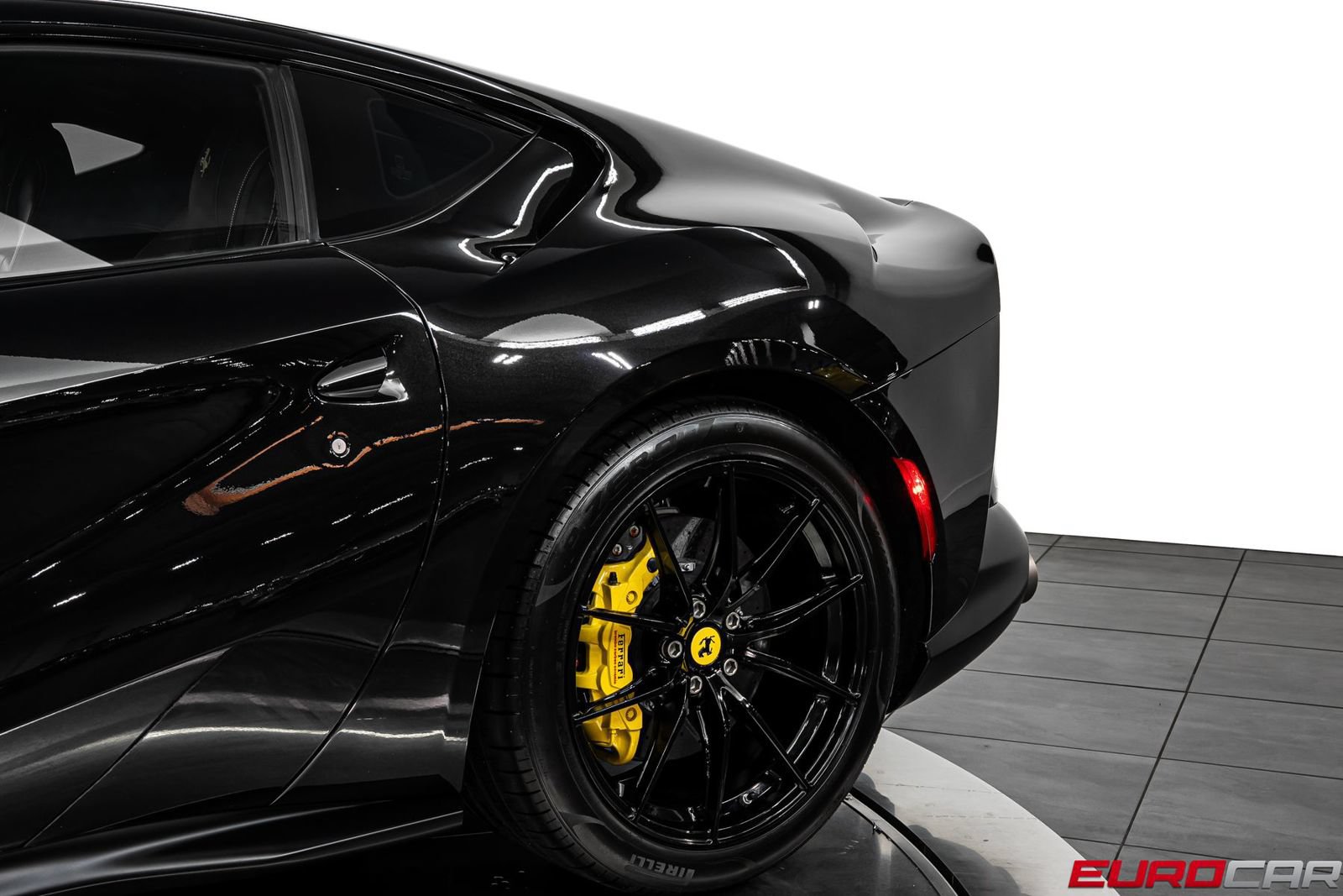 Used 2020 Ferrari 812 Superfast RWD image 15