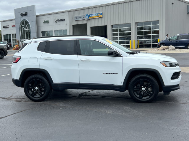 Used 2024 Jeep Compass Latitude w/ Convenience Group AWD/4WD image 46