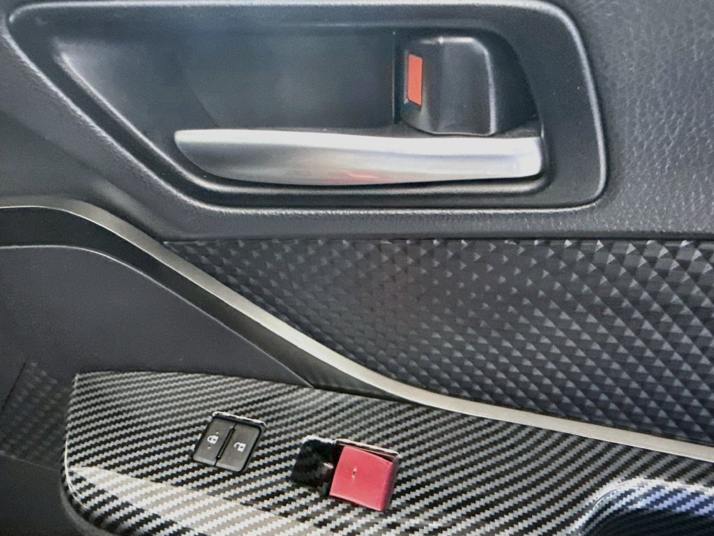 Used 2019 Toyota C-HR LE FWD image 29