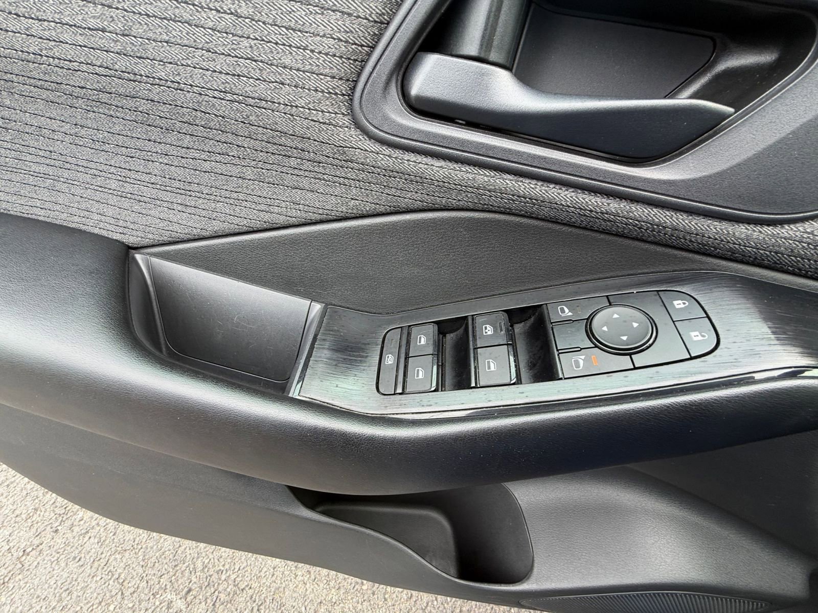Used 2023 Nissan Rogue S FWD image 18