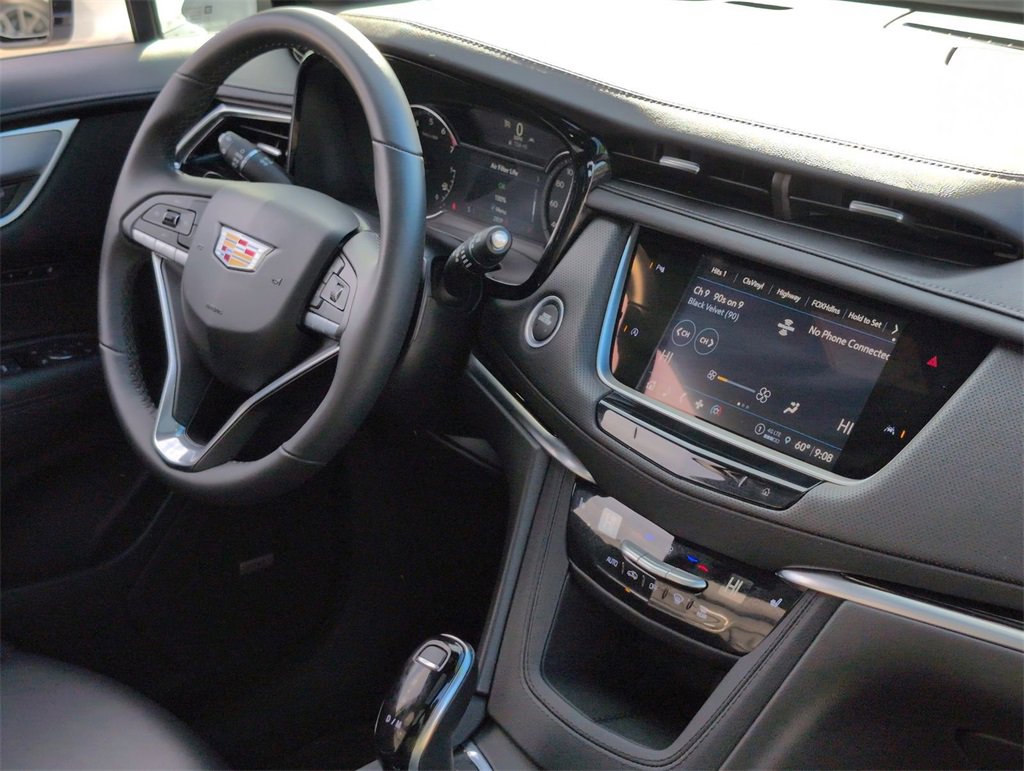 Used 2025 Cadillac XT6 Luxury image 32