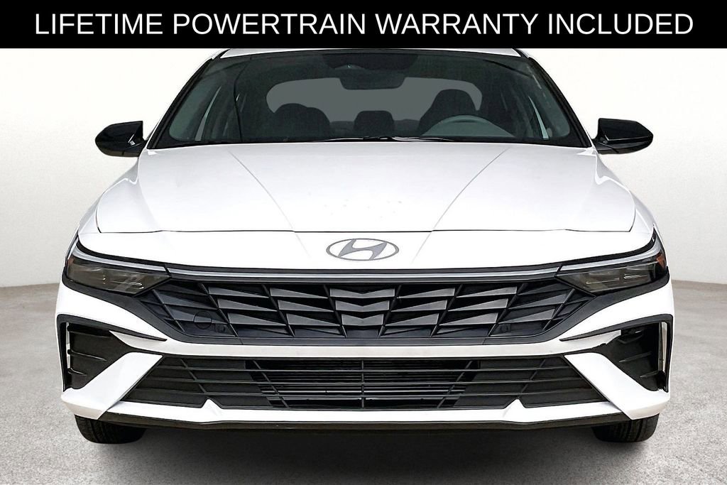 Used 2025 Hyundai Elantra Sport image 4