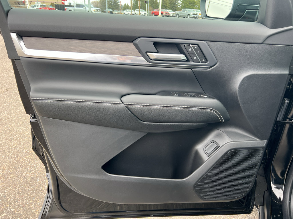 New 2026 GMC Terrain Denali w/ LPO, Black Badging Package image 18