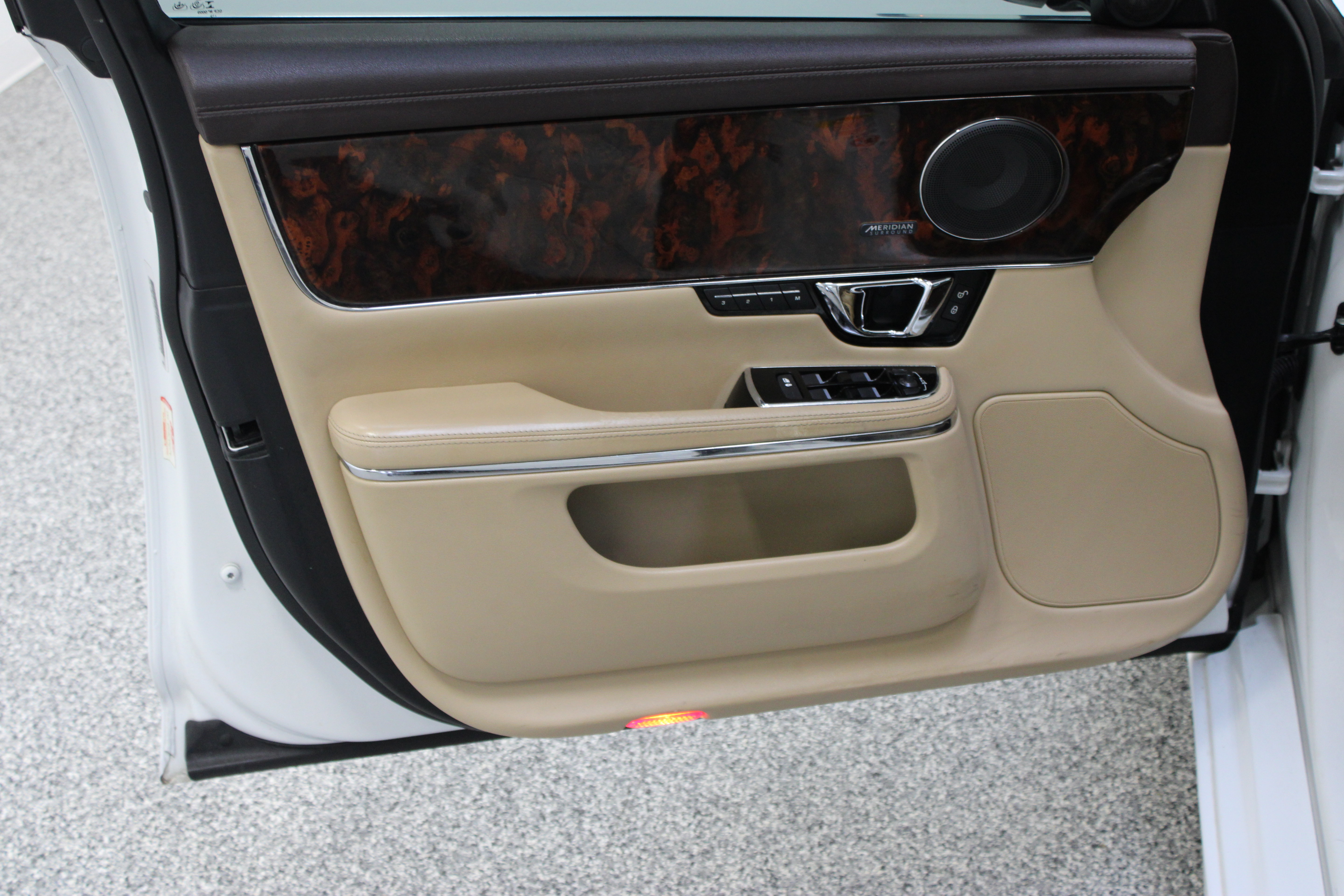 Used 2016 Jaguar XJ R-Sport RWD image 12