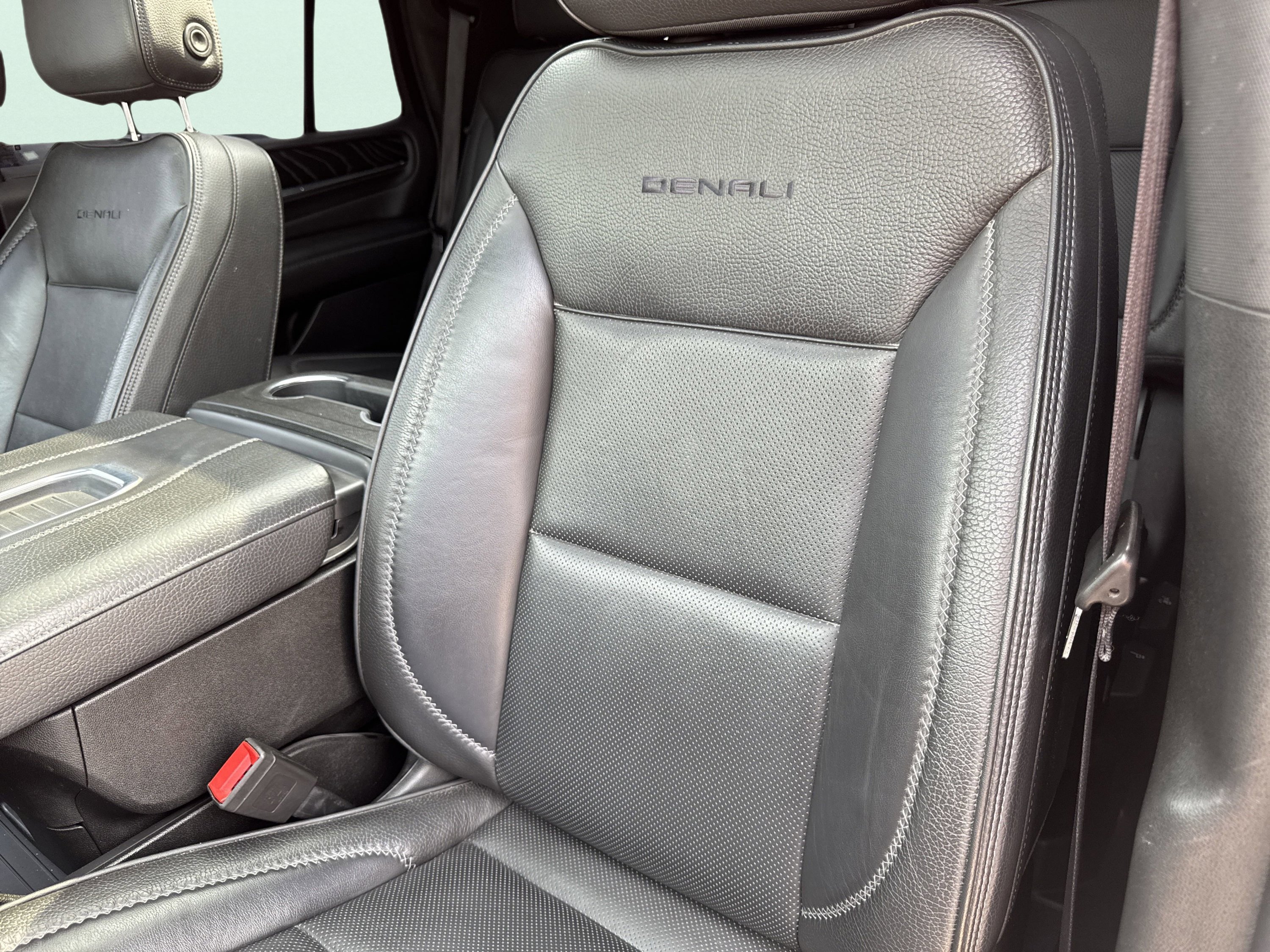 Used 2022 GMC Yukon Denali image 13