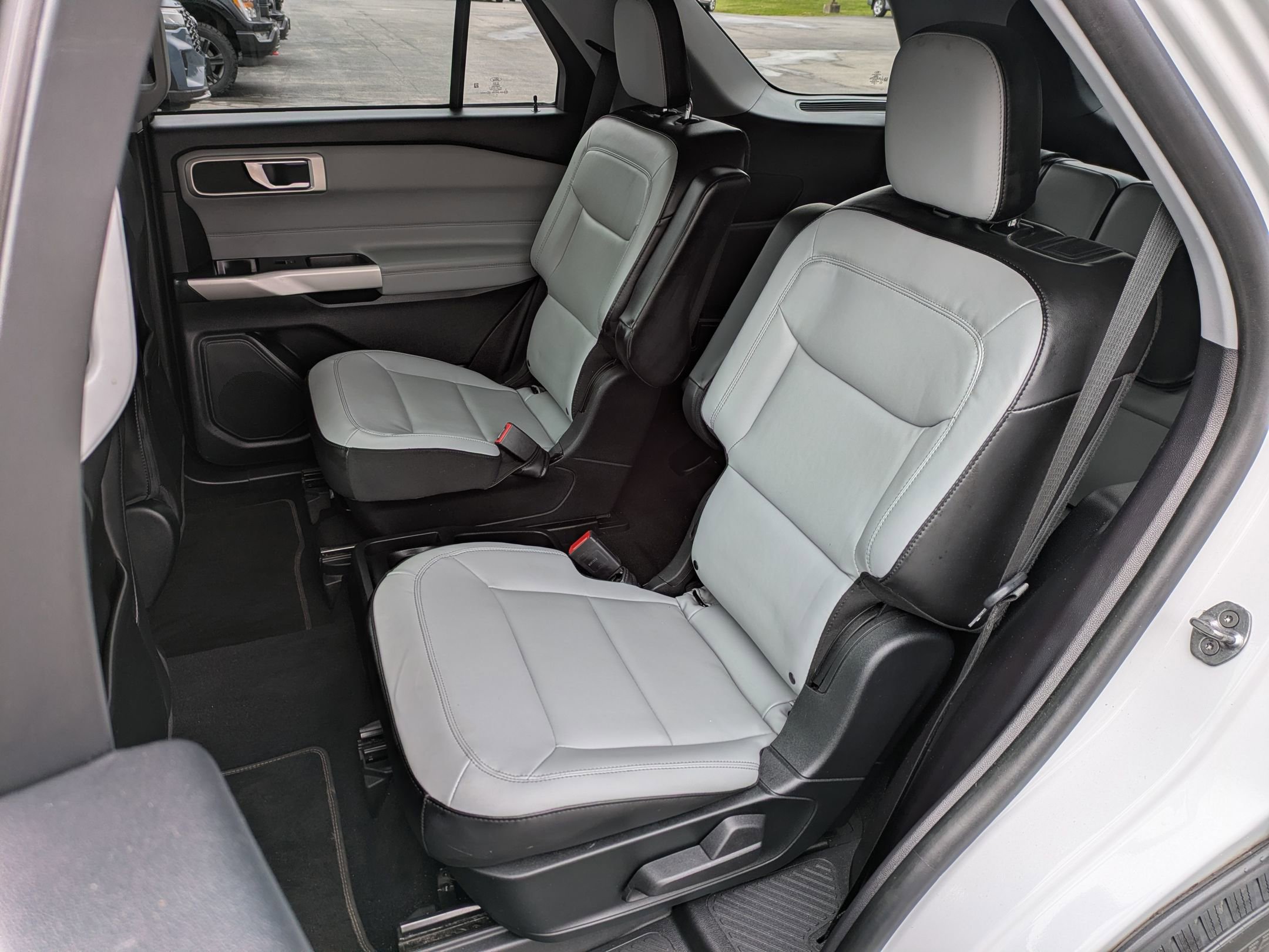 Used 2021 Ford Explorer XLT w/ Equipment Group 202A AWD/4WD image 18