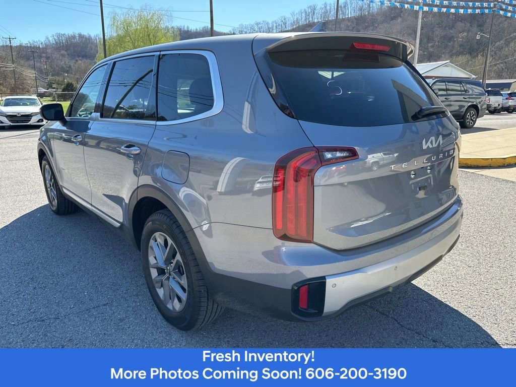 Used 2023 Kia Telluride LX image 3