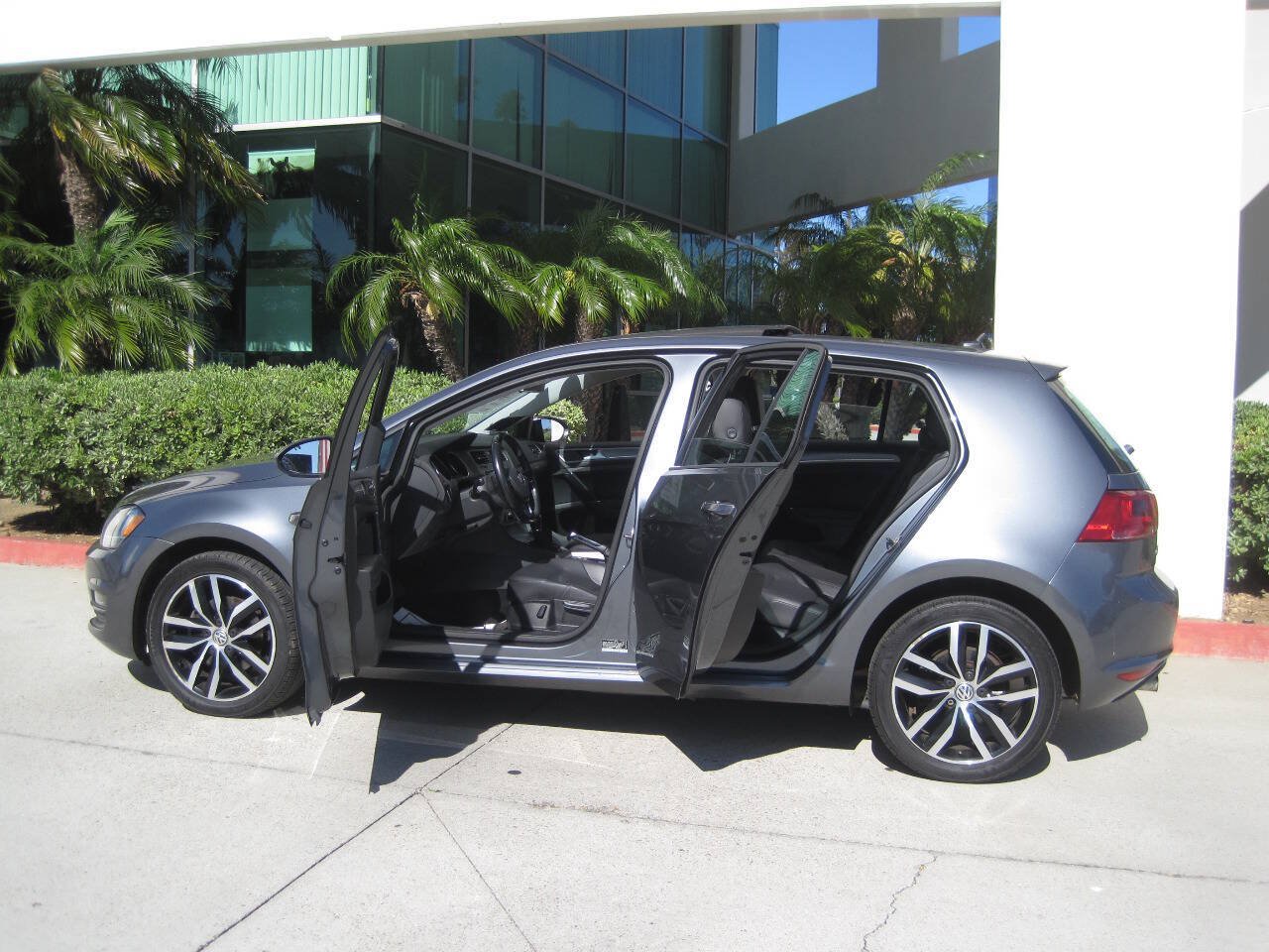 Used 2015 Volkswagen Golf S FWD image 12