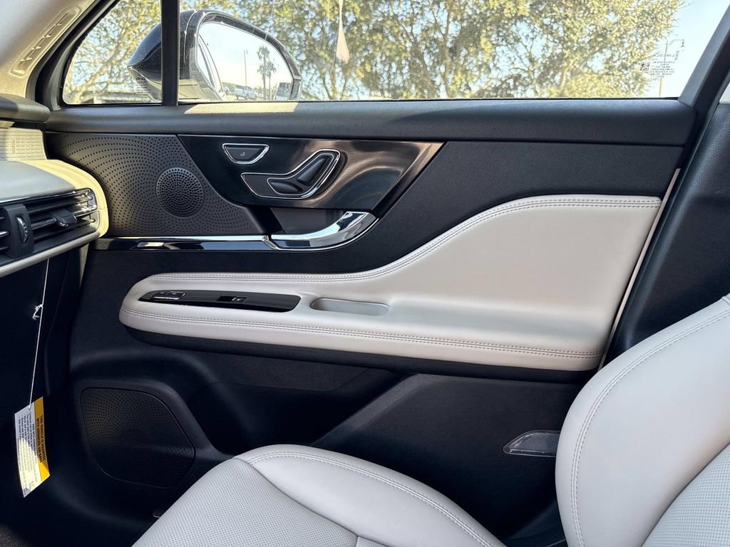 New 2026 Lincoln Corsair Premiere image 22
