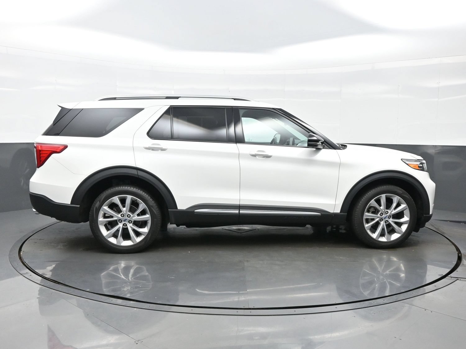 Used 2023 Ford Explorer Platinum AWD/4WD image 7