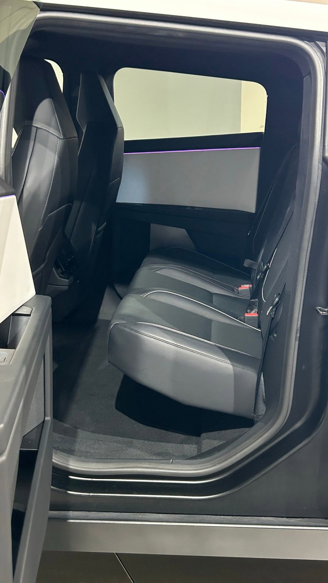 Used 2024 Tesla Cybertruck AWD Crew Cab image 49