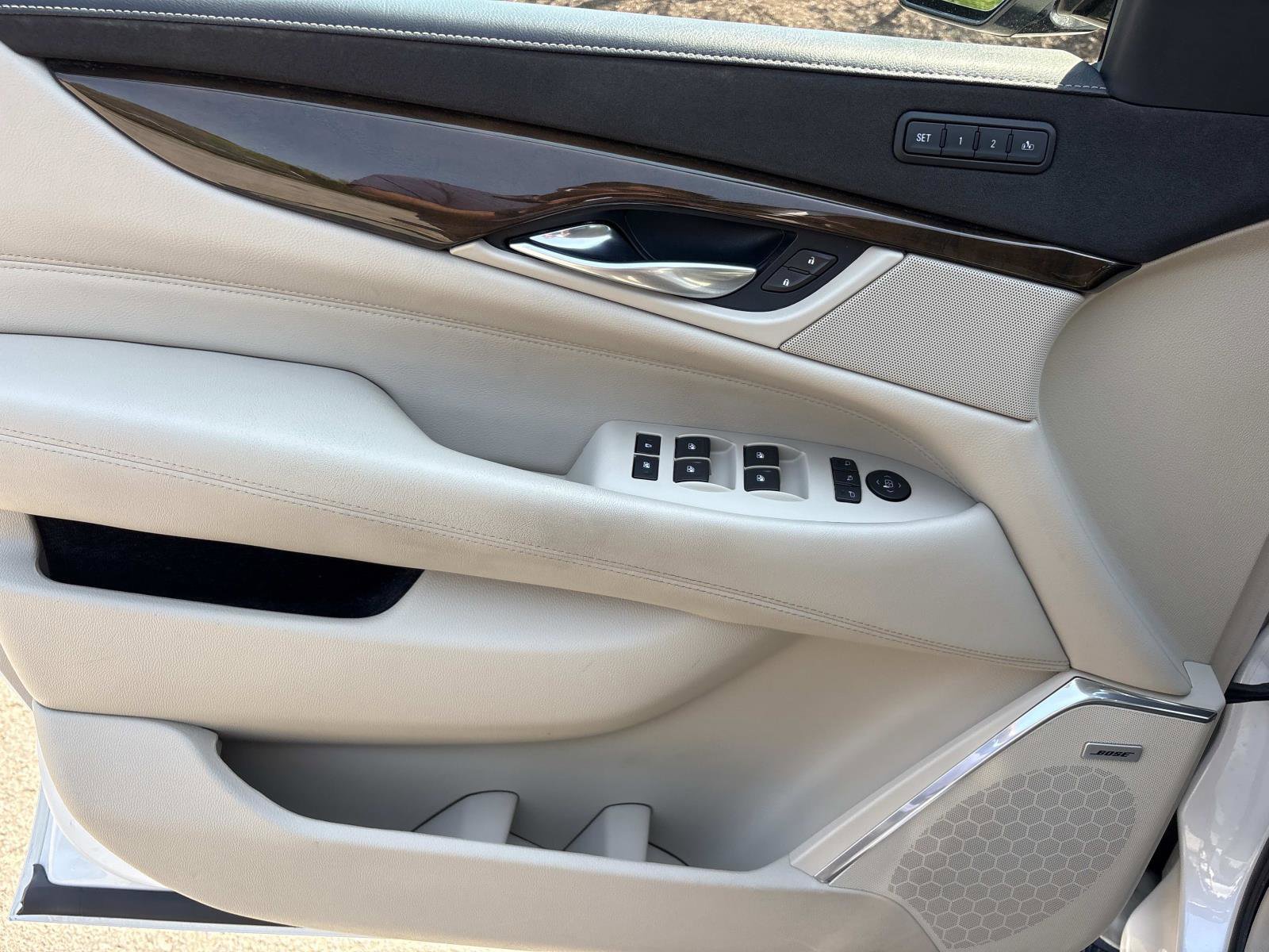 Used 2018 Cadillac Escalade Premium Luxury image 12