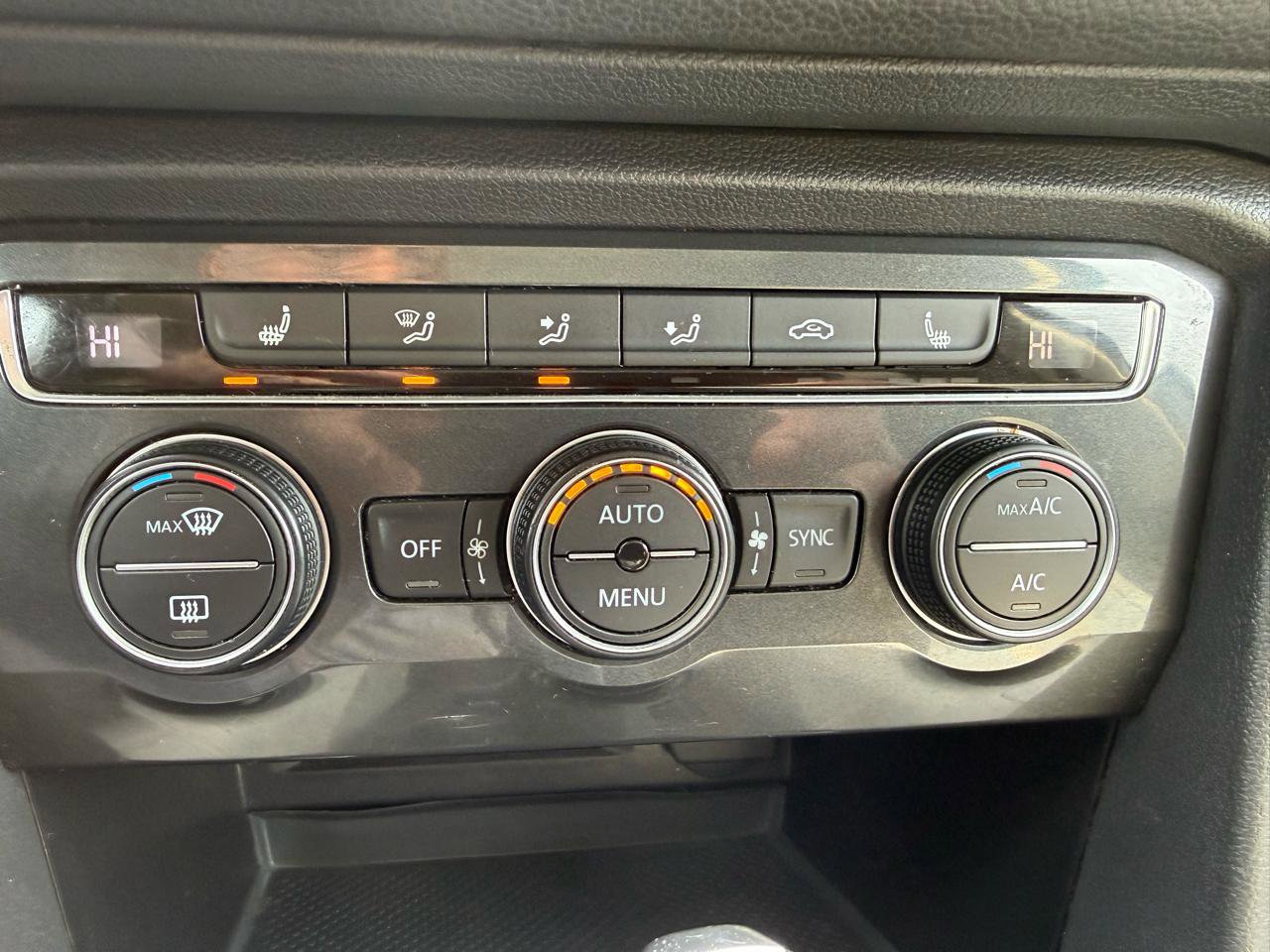 Used 2019 Volkswagen Tiguan SE w/ Panoramic Sunroof Package image 7