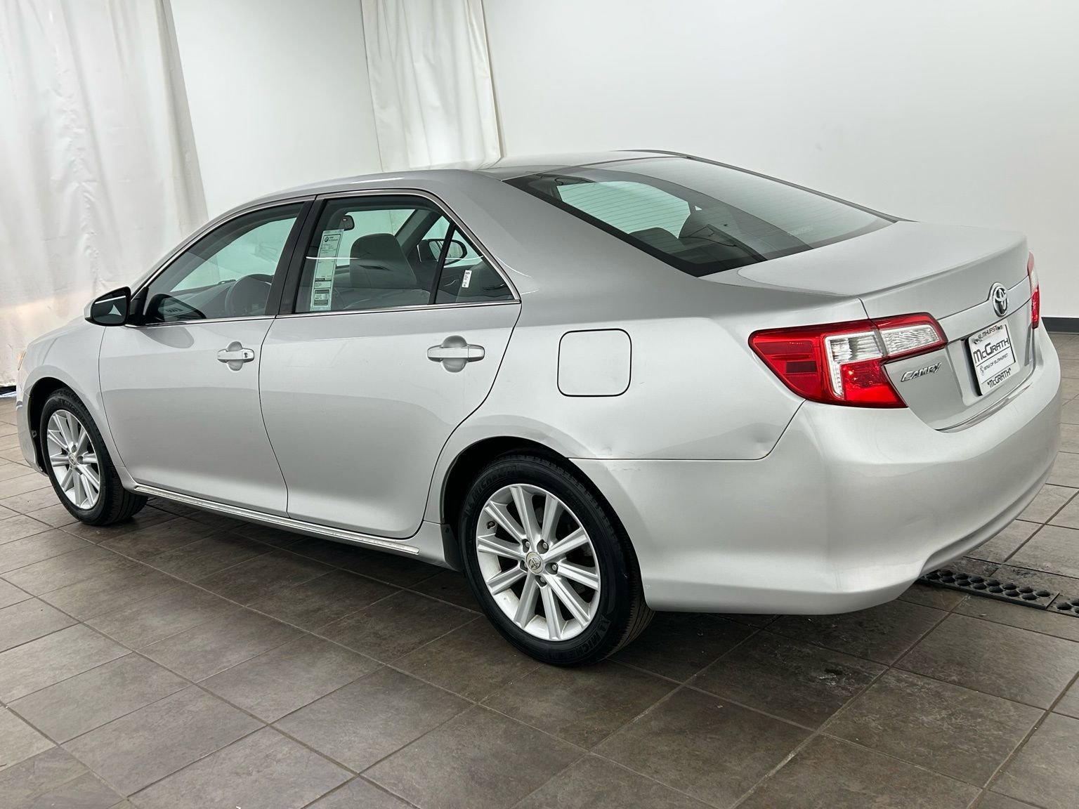 Used 2013 Toyota Camry XLE w/ Leather Pkg image 3