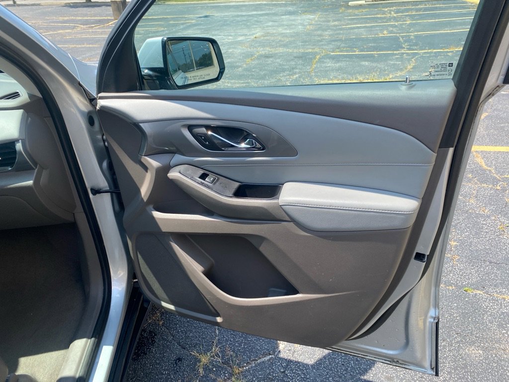 Used 2018 Chevrolet Traverse LT image 26
