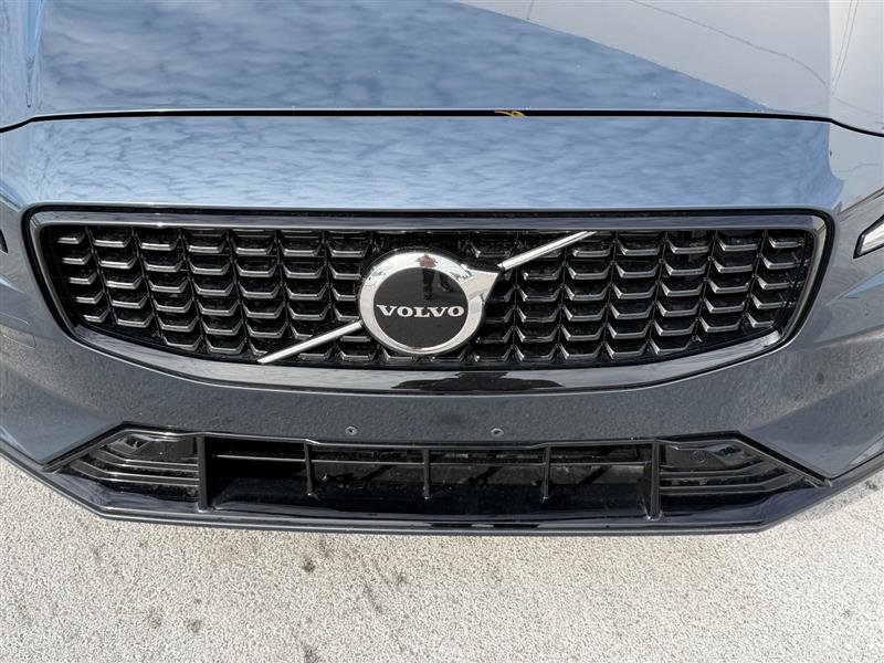 Used 2023 Volvo S60 B5 Core image 12