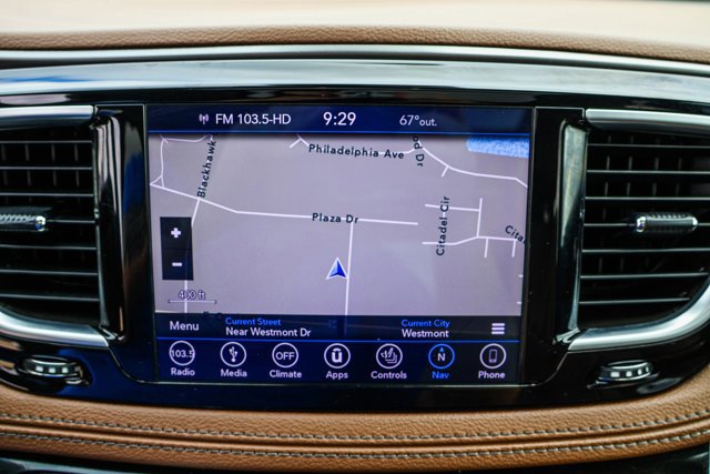 Used 2018 Chrysler Pacifica Limited image 18