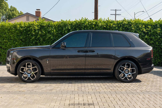 Used 2020 Rolls-Royce Cullinan Black Badge image 3