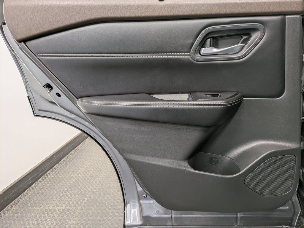 Used 2023 Nissan Rogue SV w/ SV Premium B Package image 22