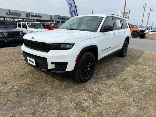 Used 2024 Jeep Grand Cherokee L Laredo image 3