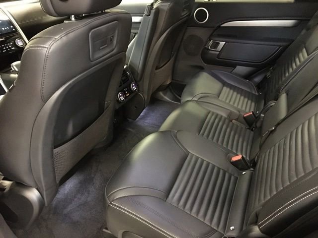 New 2024 Land Rover Discovery Dynamic SE image 23