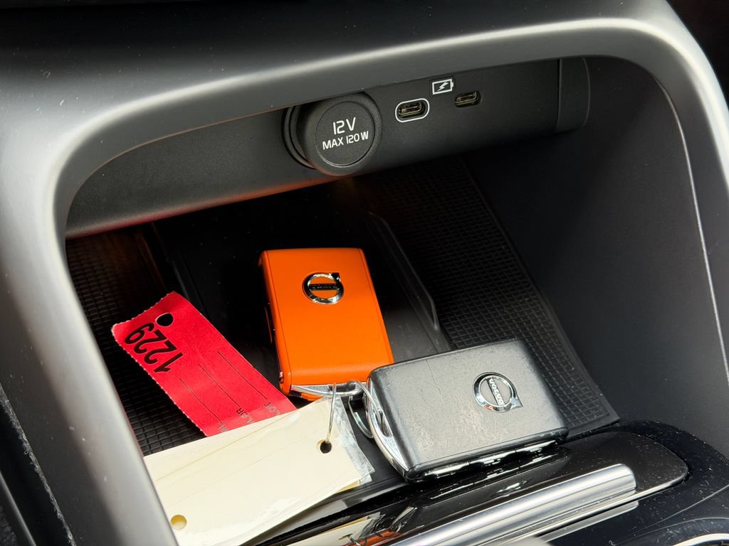 Certified 2024 Volvo XC40 Recharge Core RWD image 18