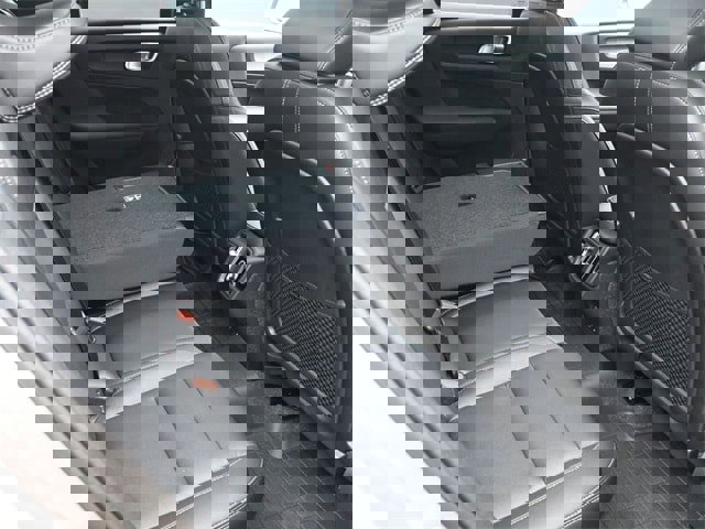 Certified 2024 Volvo XC40 B5 Plus w/ Protection Package Premier image 26