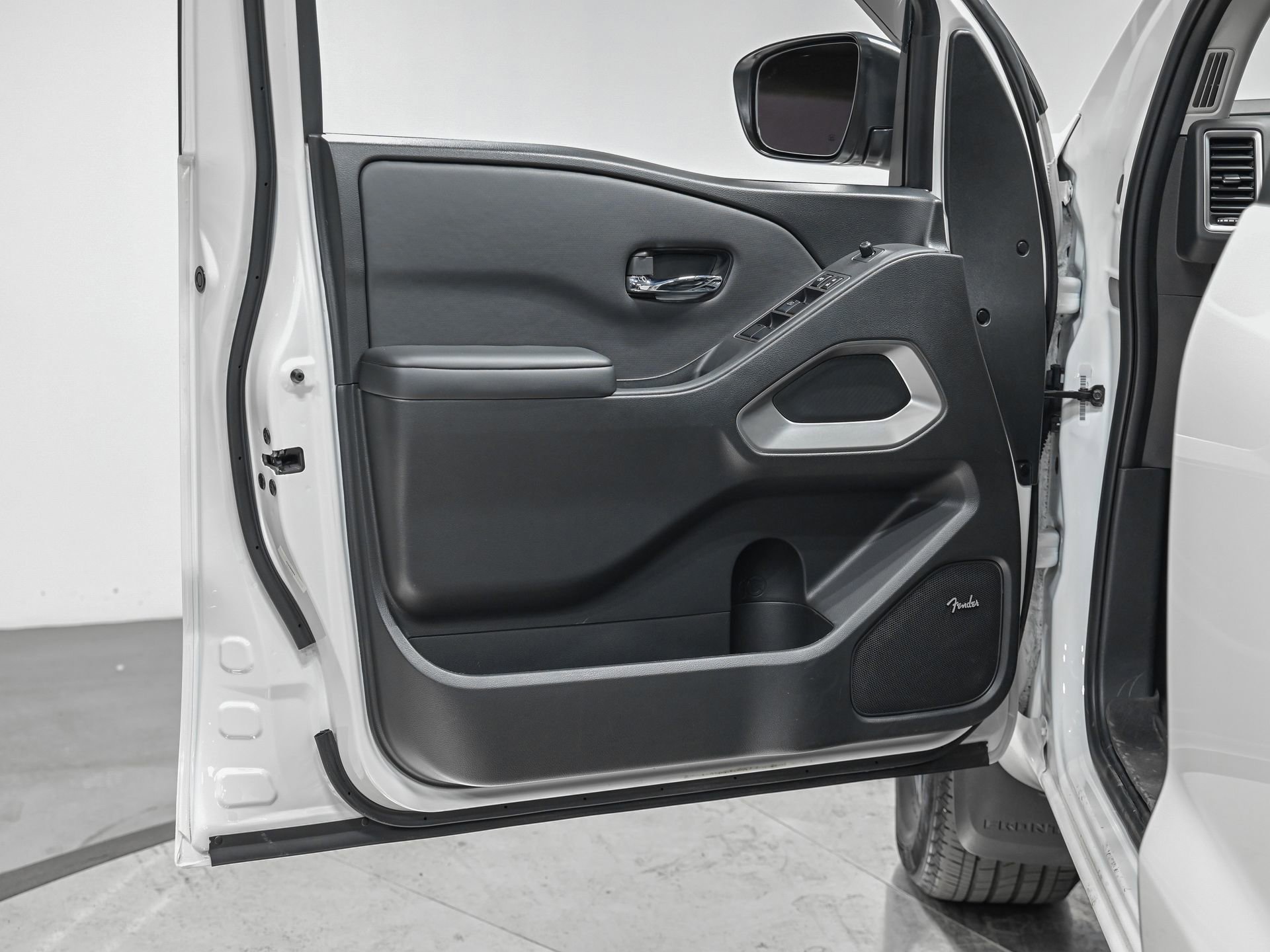 Used 2024 Nissan Frontier SL w/ Technology Package image 12