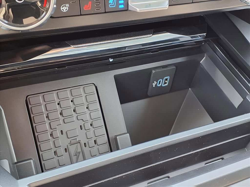 New 2026 Ford F250 Lariat w/ Black Appearance Package image 11