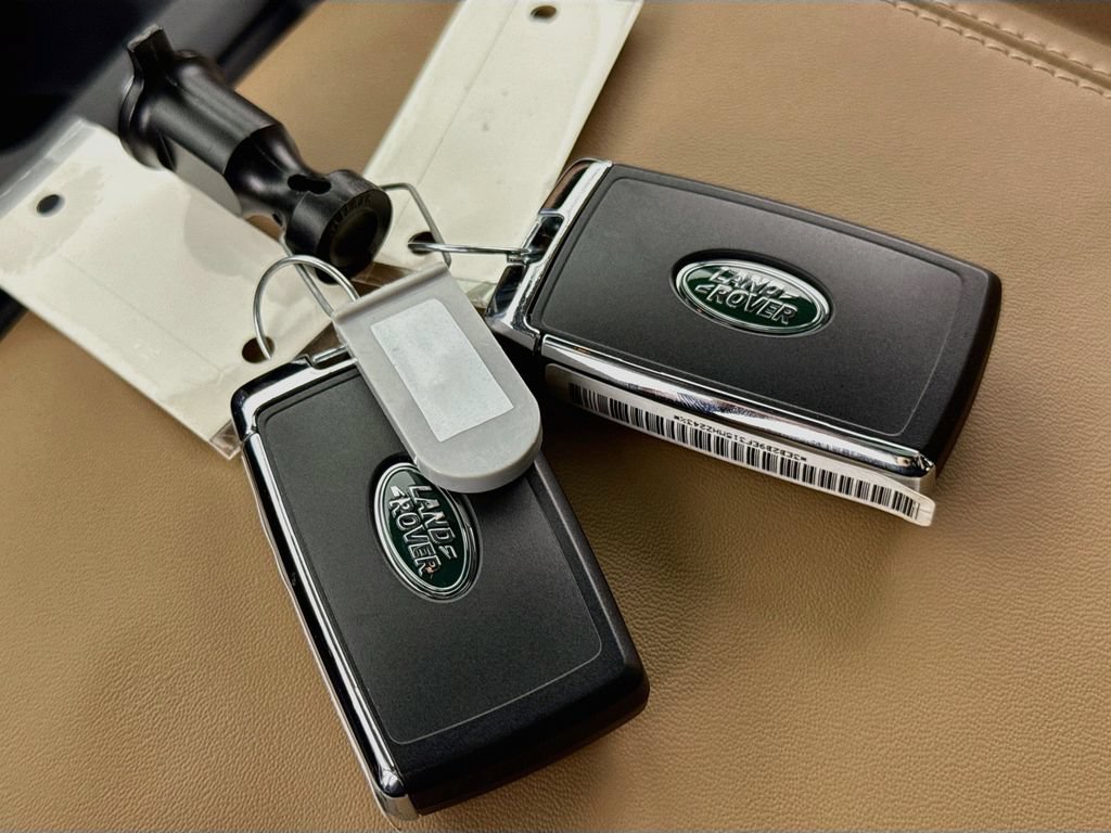 Used 2026 Land Rover Defender 110 X-Dynamic SE AWD/4WD image 17