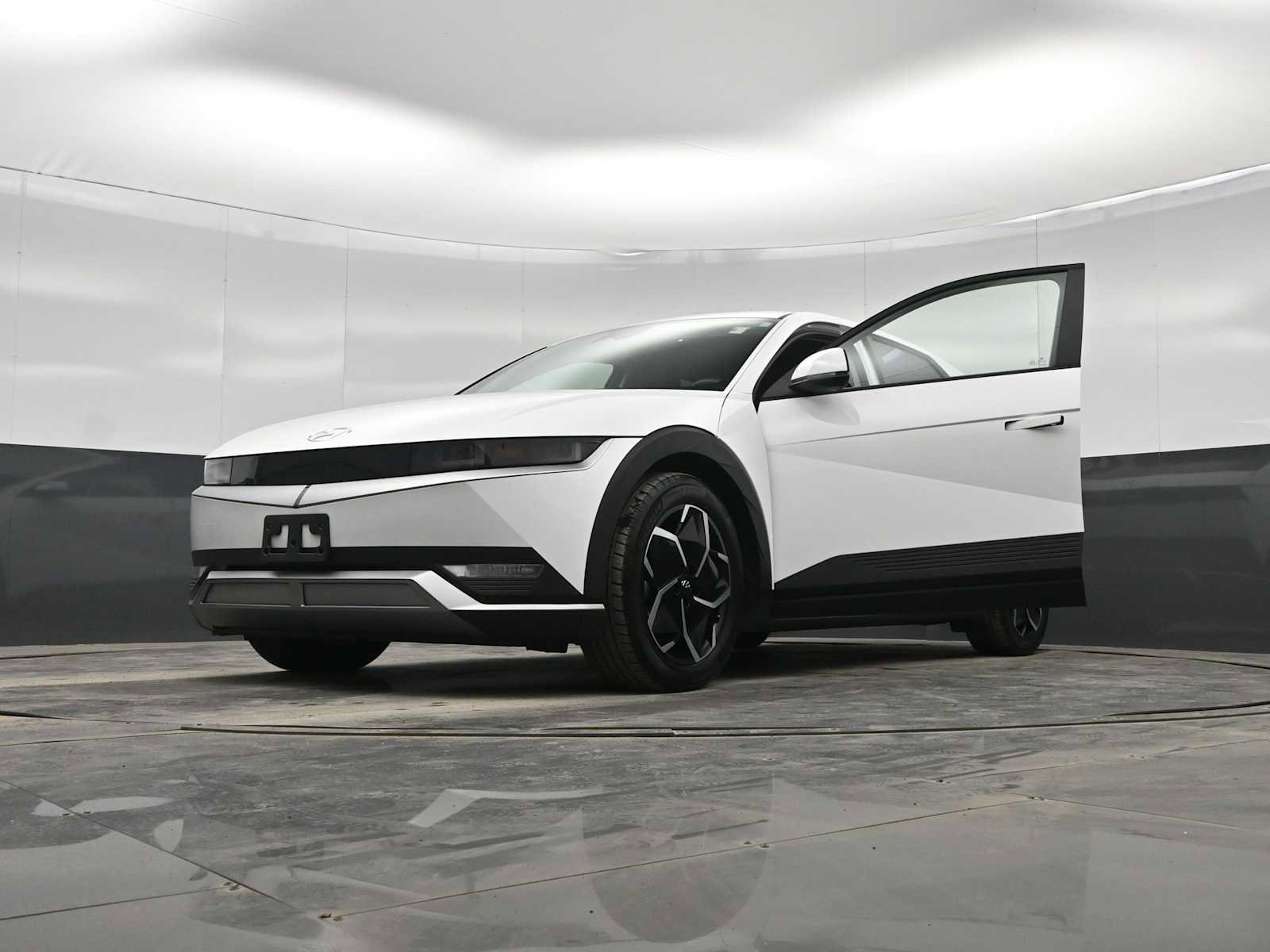 Used 2022 Hyundai Ioniq 5 SE w/ Cargo Package image 32