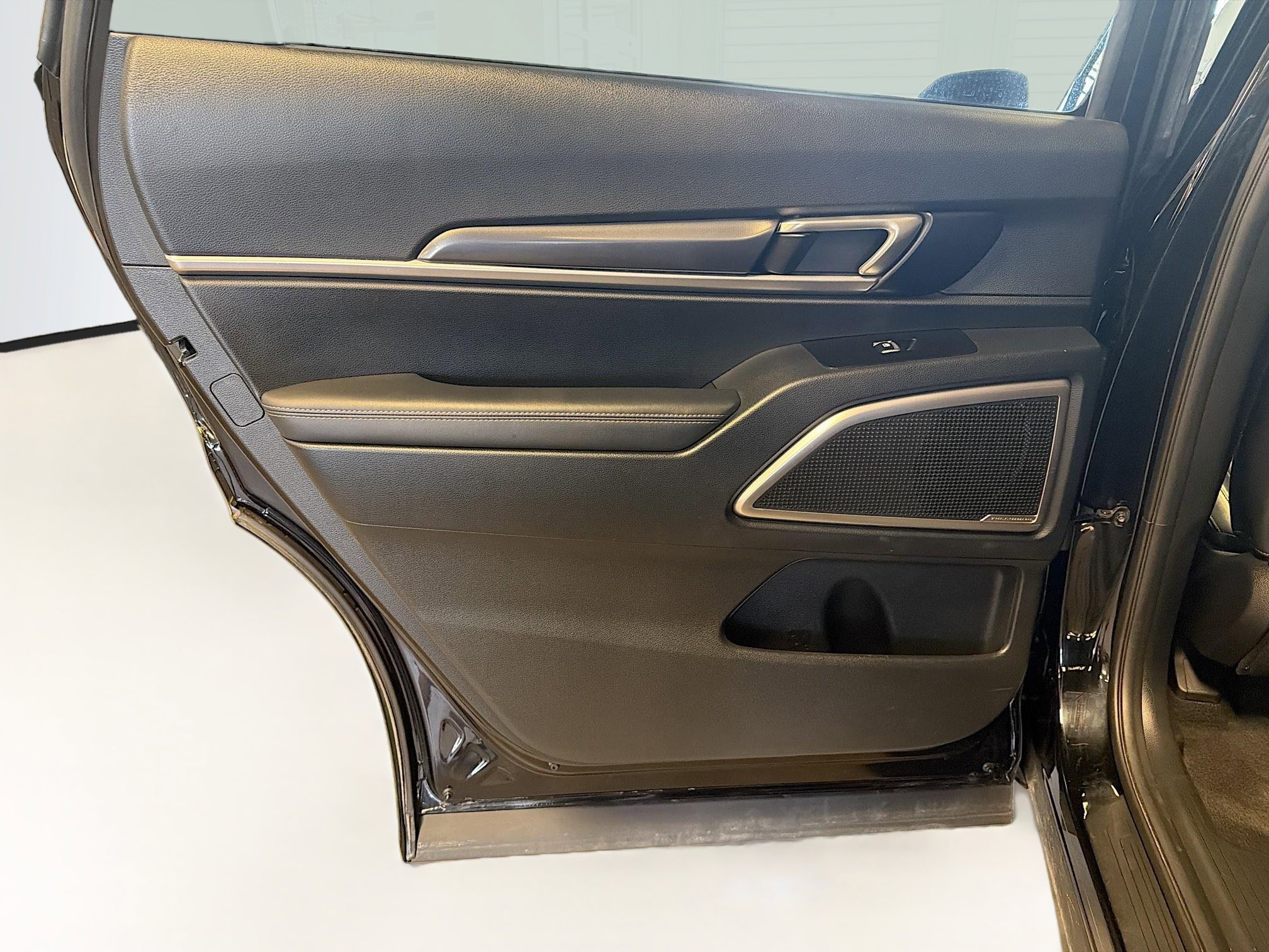 Used 2025 Kia Telluride S AWD/4WD image 28