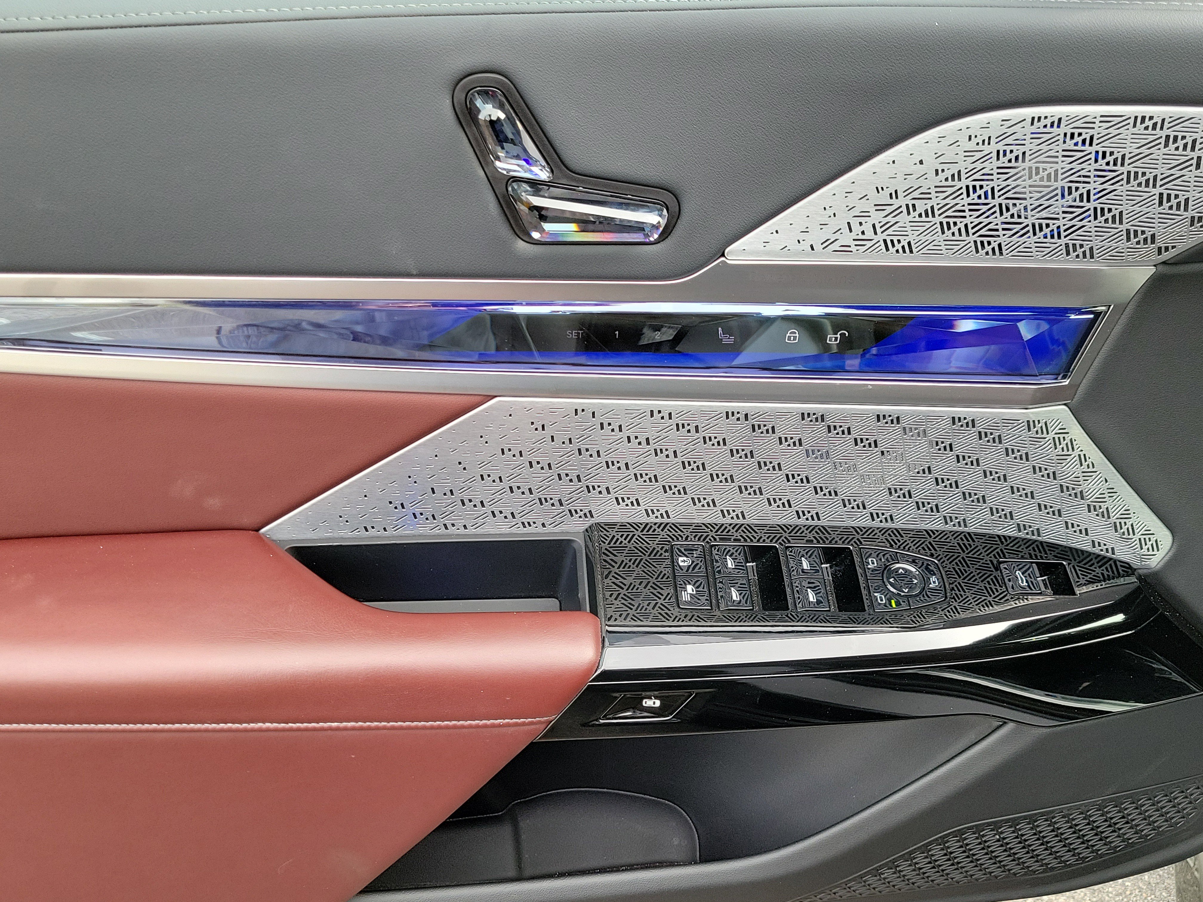 Certified 2024 BMW 760i xDrive w/ Executive Package image 15