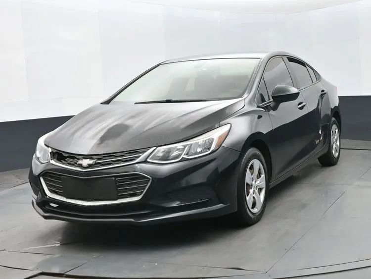 Used 2018 Chevrolet Cruze LS image 1