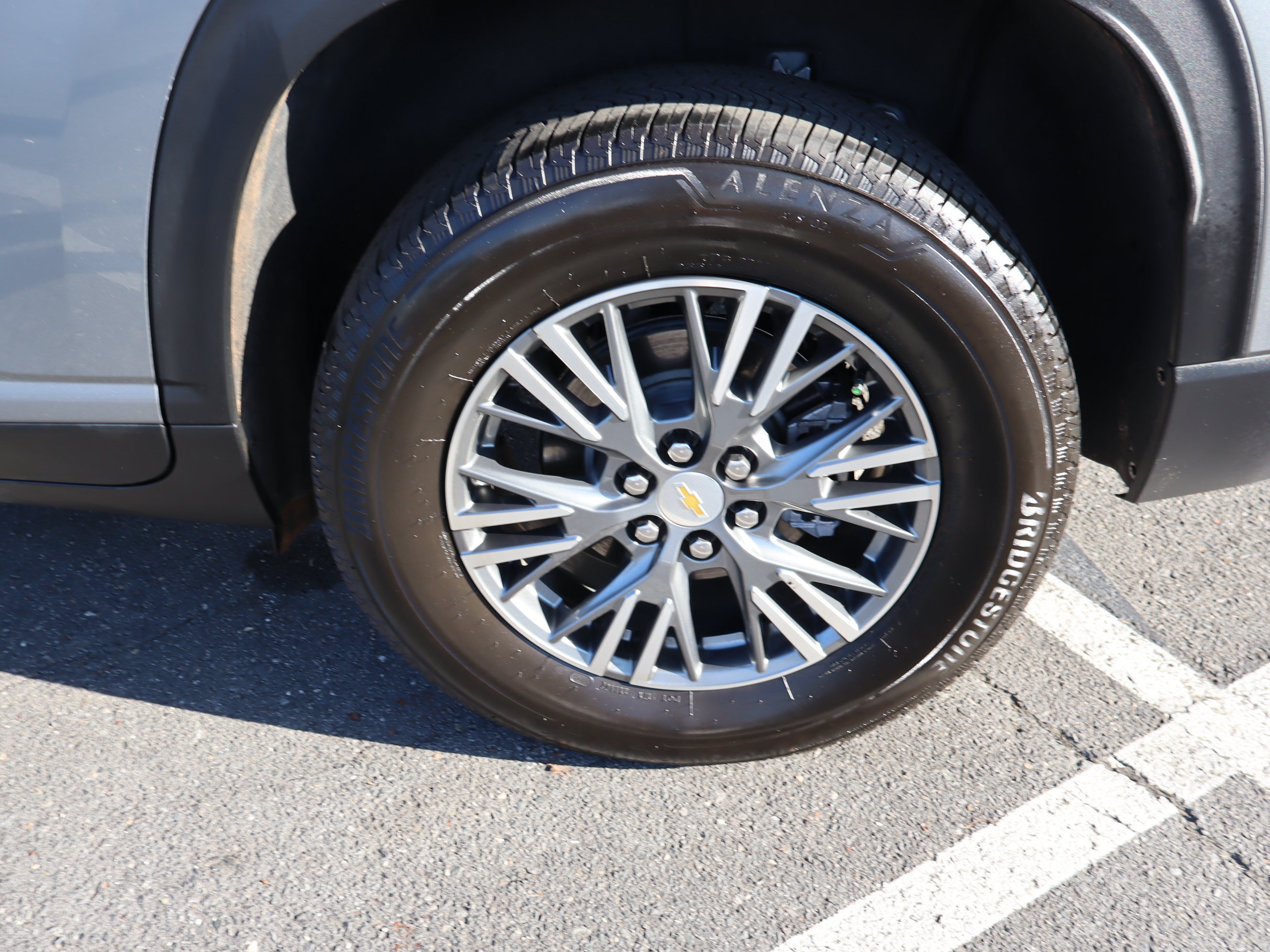 Used 2025 Chevrolet Traverse LT FWD image 41