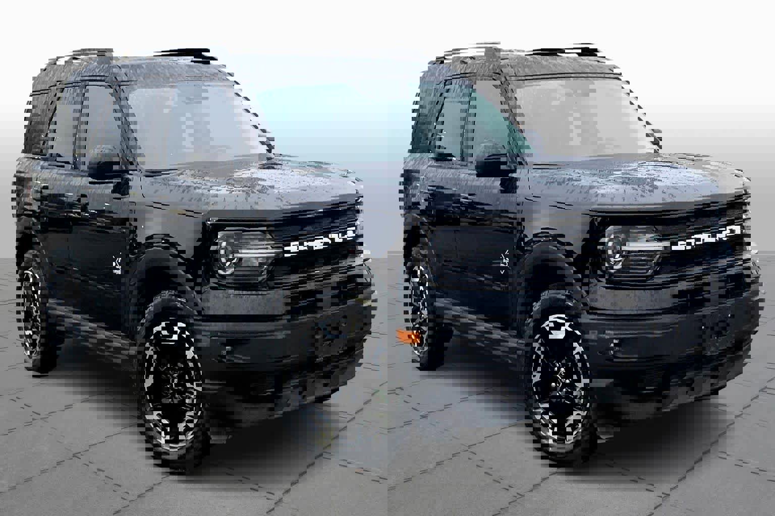 Used 2021 Ford Bronco Sport Outer Banks w/ Outer Banks Package (96D) image 2