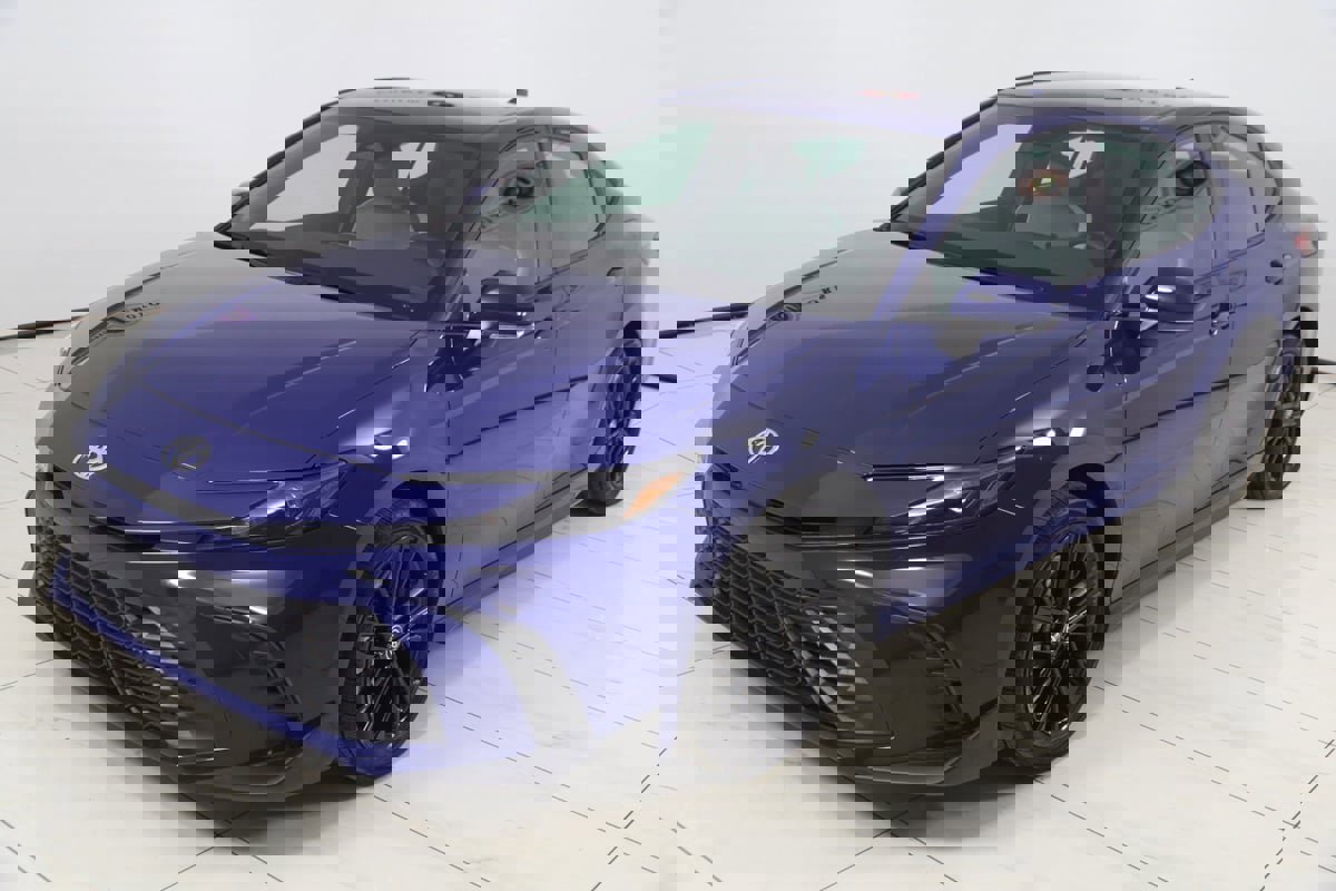 Used 2025 Toyota Camry SE image 21