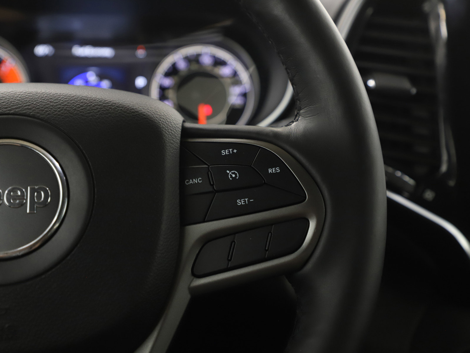 Used 2019 Jeep Cherokee Limited image 29