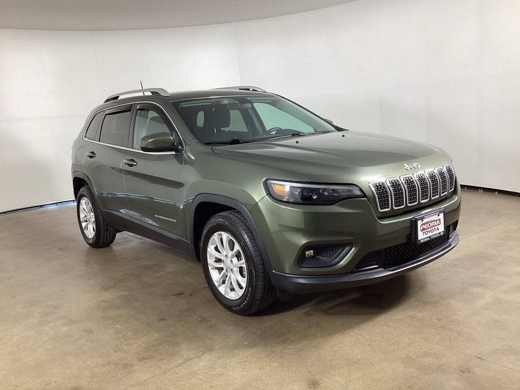Used 2019 Jeep Cherokee Latitude w/ Cold Weather Group AWD/4WD image 3