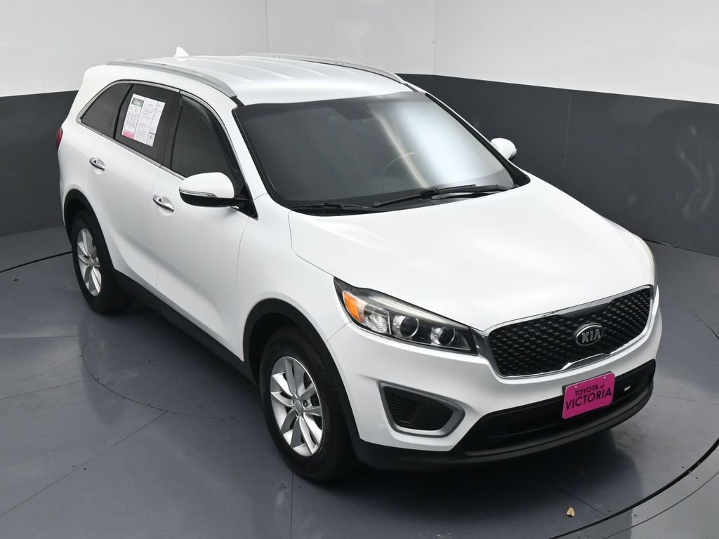 Used 2017 Kia Sorento LX w/ LX Convenience Package image 14